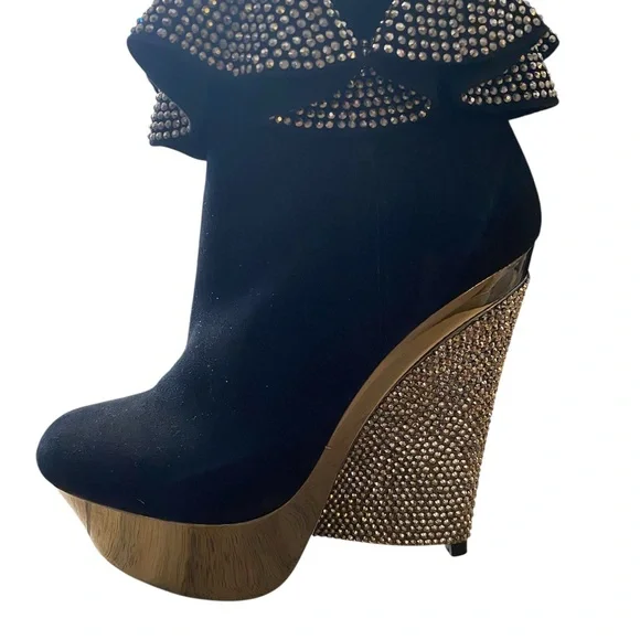 Elegant Black Lady Couture Ankle Boots with Studded Cuff - Picture 8 of 11